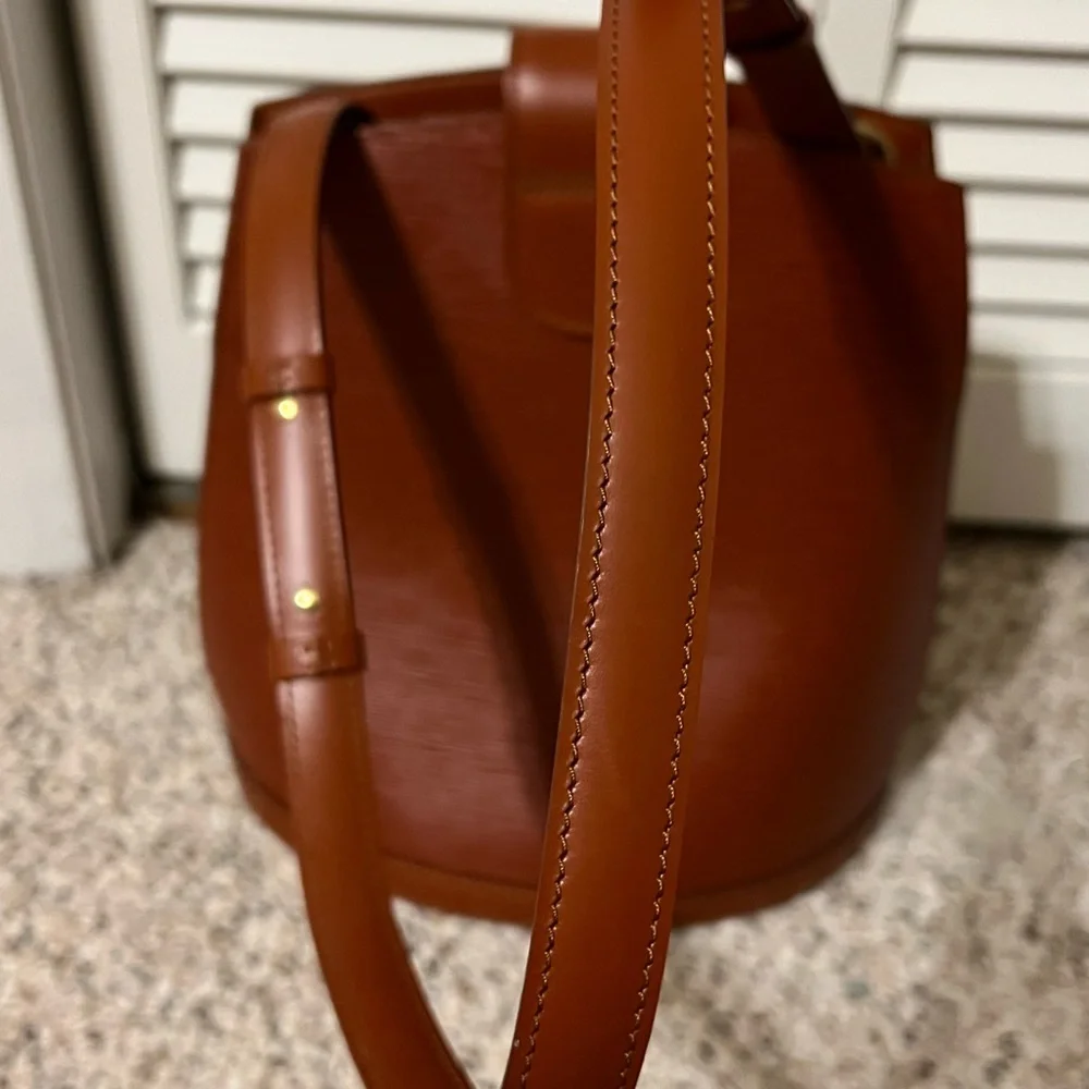 💯 Authentic Louis Vuitton Epi Cluny Leather Bag - - Picture 8 of 15